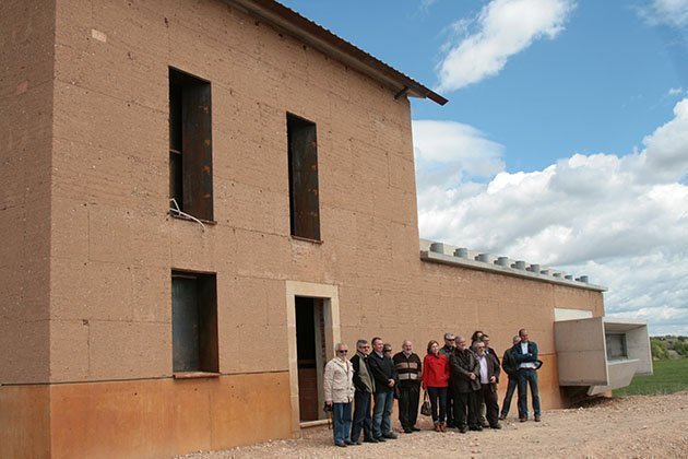 Imatge de Cal Sinén en una visita dels alcaldes de la comarca del Pla d&#39;Urgell.