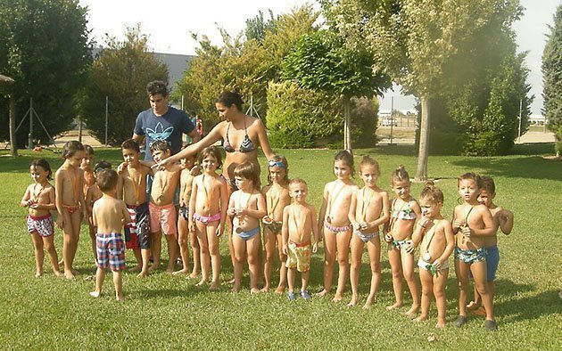 Els nens i nenes que han participat en el primer torn del Curs de natació de Fondarella.