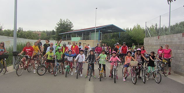 Els participants de la sortida en bicicleta de la sertmana de la mobilitat de Golmés.