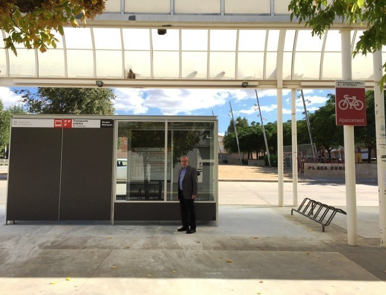 Enric Mir visita el nou edicle de l'estació d'autobusos de les Borges