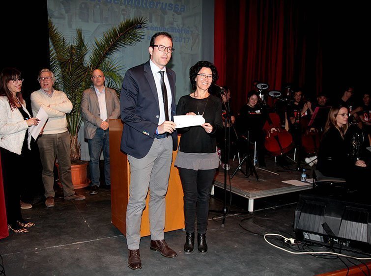 L'alcalde Marc Solsona lliura el premi a Rosa Pagés