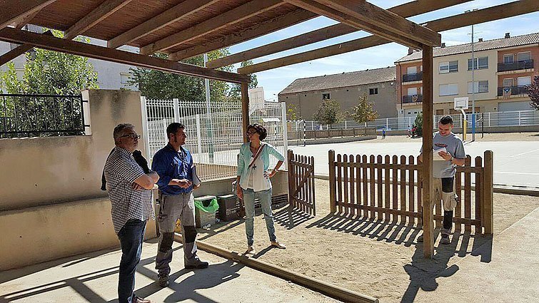 Visita de tècnics d'Ensenyament en una actuació de millora en lescola El Sitjar