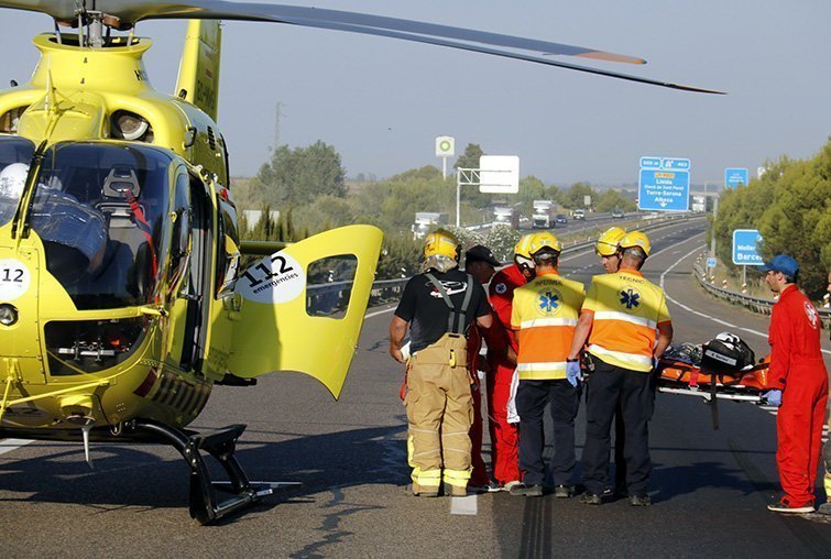 Els serveis d&#39;emergències ytaslladen al nen ferit en helicòpter