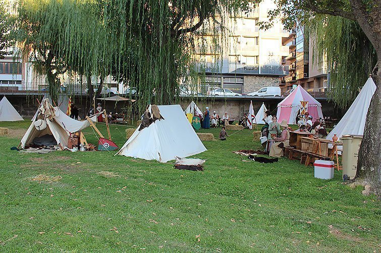 Campament en el Parc de la Transegre en el marc de la Festa Harpia. Balaguer Medieval