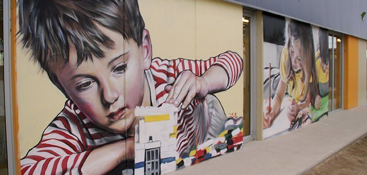 Mural del pati de primària de l&#39;escola Parc del Saladar d&#39;Alcarràs