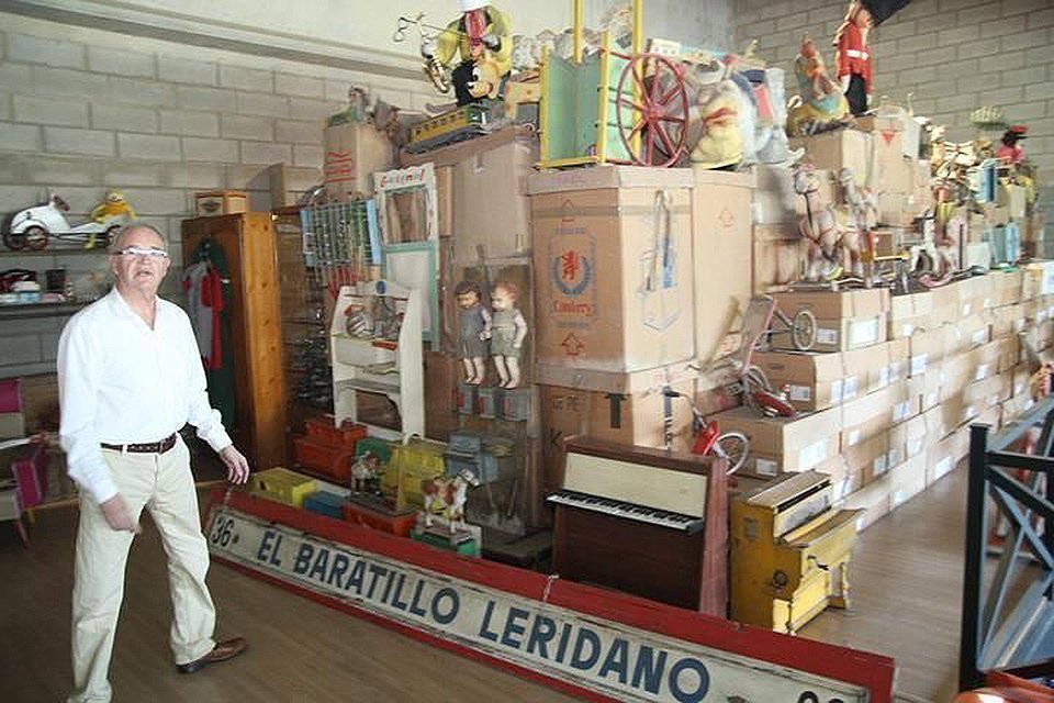 El propietari de la col·lecció del Baratillo Manel Gigó