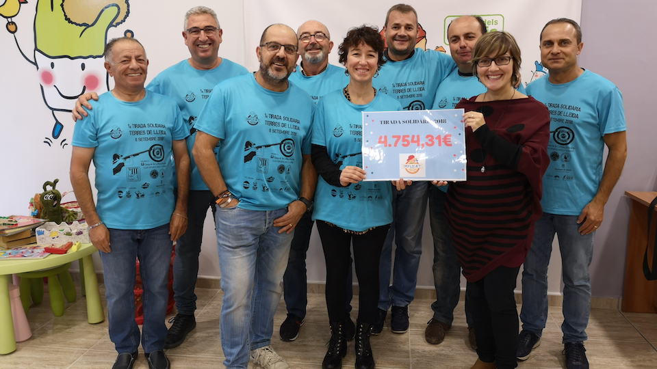 Entrega a AFANOC LLEIDA de més de 4.700 euros recaptats amb una tirada solidària i un sorteig de productes organitzats per la Federació Territorial de Caça de Lleida i altres entitats