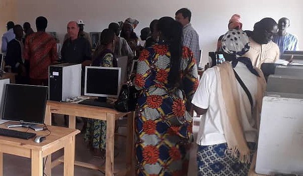 Inauguració aula d'informàtica al Senegal