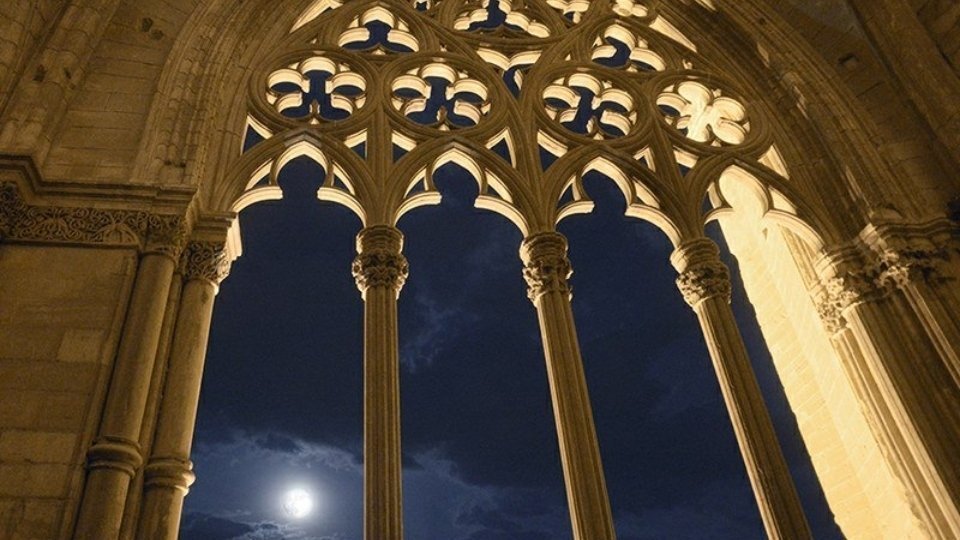 Nit de lluna plena al claustre dela Seu Vella de Lleida.