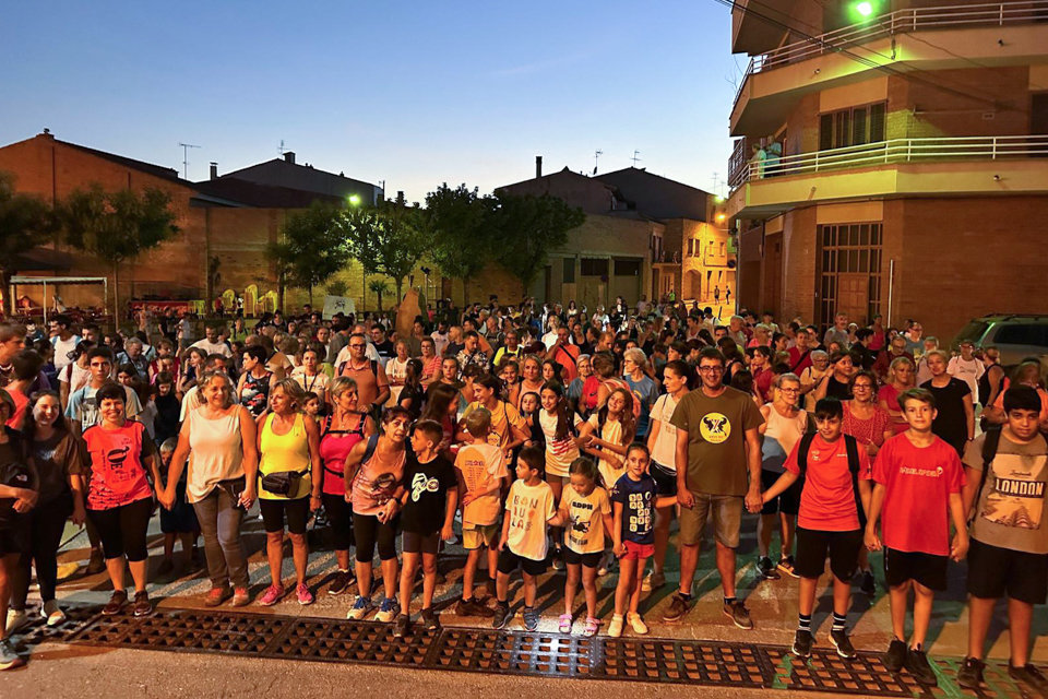 Uns 500 participants van formar part de la 27a edició de la caminada nocturna la Lluna i la Banqueta - Foto: cedida per l'Associació La Banqueta de Juneda