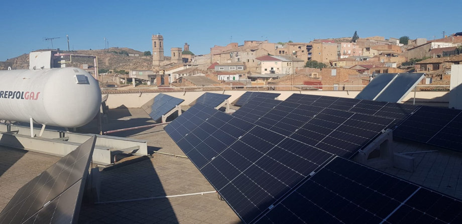 Tres edificis municipals d’Aitona ja disposen de plaques fotovoltaiques - Foto: Ajuntament d'Aitona