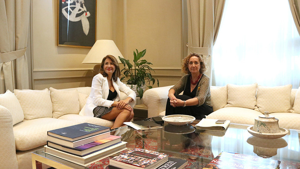 La ministra de Transports, Raquel Sánchez, amb la consellera de Territori, Ester Capella, en una reunió al Ministeri de Transports - Foto: Andrea Zamorano (ACN)