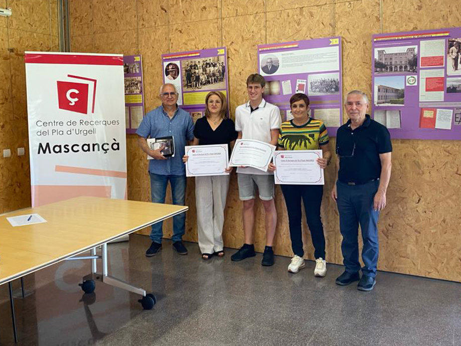 Entrega del premi Treball de Recerca de Mascançà a l'alumne Adrià Aymerich - Foto: Centre de Recerques del Pla d'Urgell Mascançà