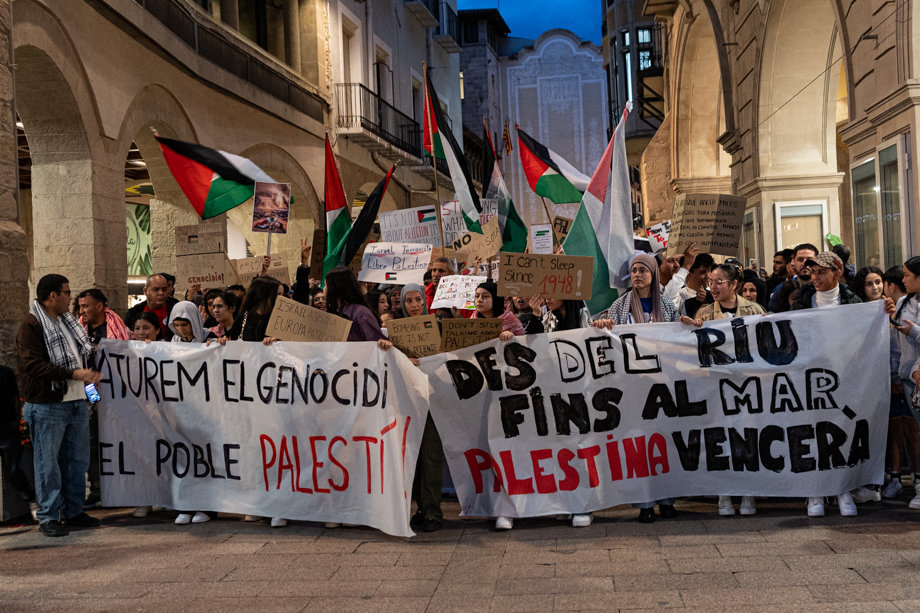 Inici de la manifestació en solidaritat al poble palestí a Lleida - Foto: Jordi Vinuesa
