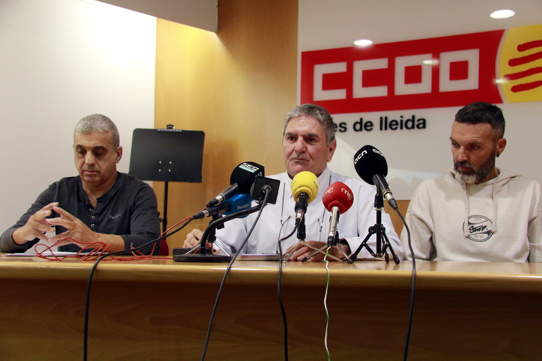 Representants del Comitè d'Empresa d'Autobusos de Lleida durant una roda de premsa a Lleida per denunciar el mal funcionament del servei