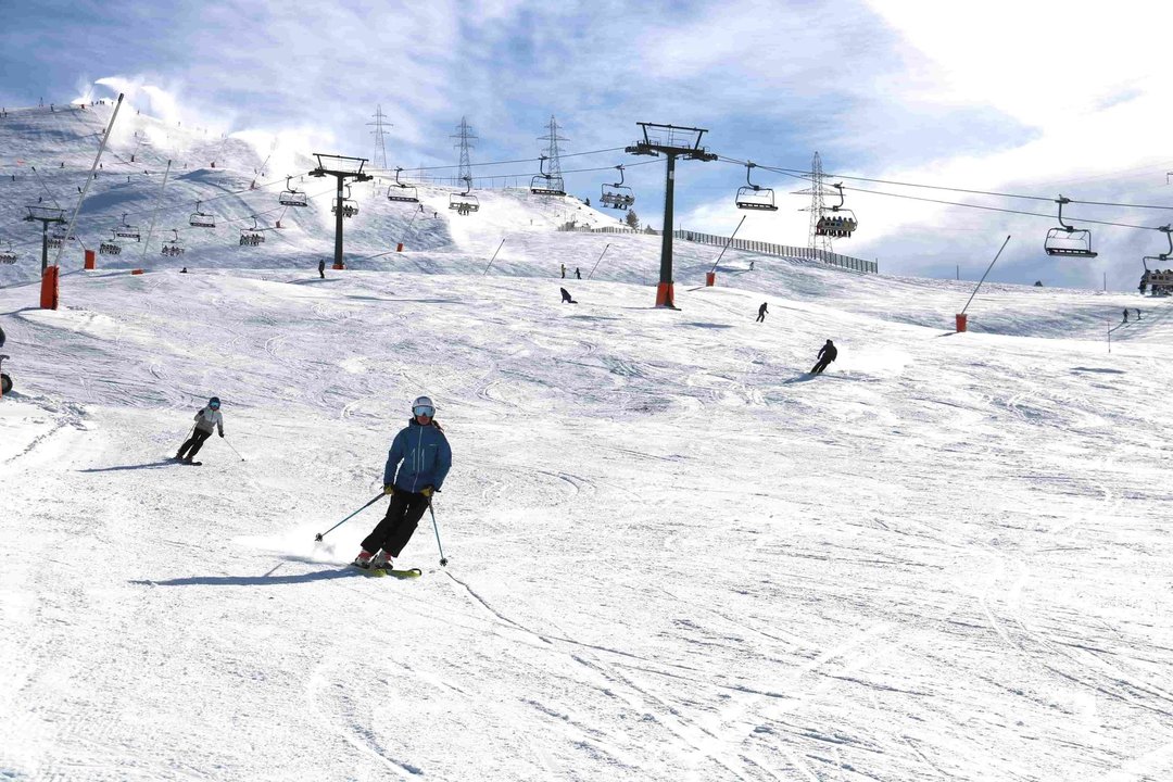 Esquiadors durant el primer dia de la temporada d'esquí - Foto: Alba Mor