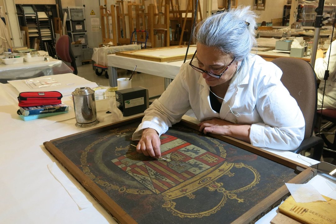 Restauració del revers del quadre donat per Jordi Tàssies Segarra a l'Ajuntament de Tàrrega
