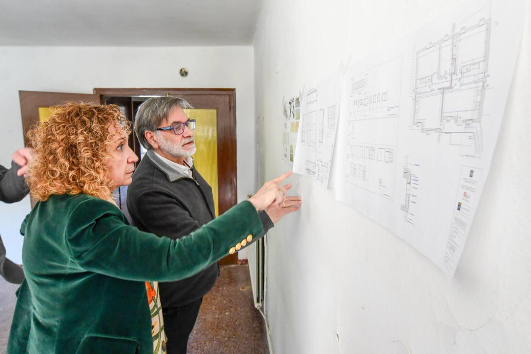 La consellera Ester Capella visita l'edifici del Soleràs que es rehabilitarà dins el programa Arrelament - Foto: Cedida pel Departament de Territori