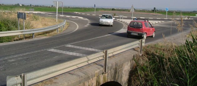 Imatge de l'accès de la variant a la travessera urbana de Linyola.