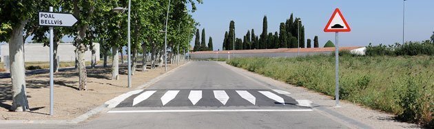 Imatge dels ressalts que es troben a la carretera del Poal i Bellvís.