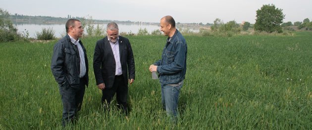 Sangrà, Fabregat i Costa en una de les finques de l'Estany.