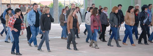 La festa va començar a la posta coberta, amb els primers balls.