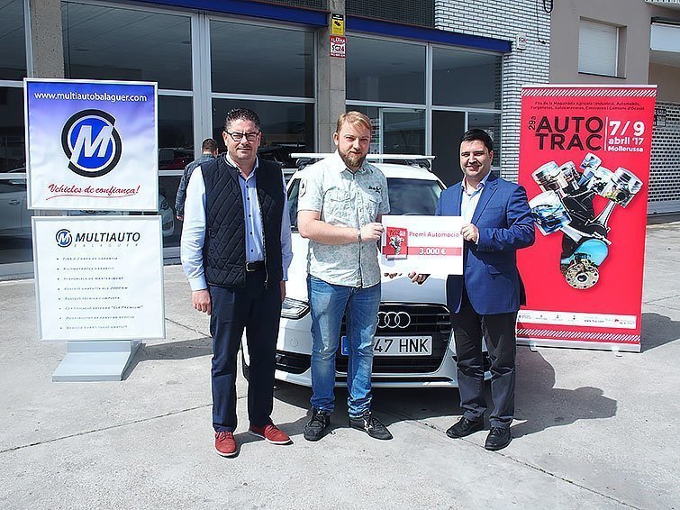 L'entrega del xec es va fer a les instal·lacions de la firma que va vendre el vehicle, en aquest cas Multiauto Balaguer L'entrega del xec es va fer a les instal·lacions de la firma que va vendre el vehicle, en aquest cas Multiauto Balaguer