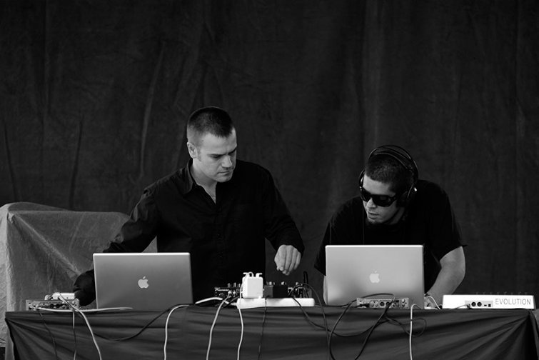 Ultrascene, el duet postpunk experimental de Linyola format per Víctor Batista i Joseph Bjor. Ultrascene, el duet postpunk experimental de Linyola format per Víctor Batista i Joseph Bjor.