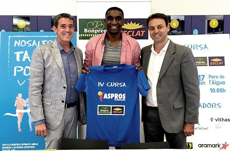 Manel Prat, Enric Herrera amb l’atleta olímpic Jackson Quiñónez Manel Prat, Enric Herrera amb l’atleta olímpic Jackson Quiñónez
