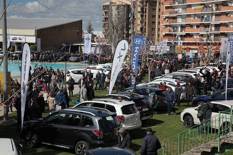 Imatge del saló de l'Automòbil en la Fira de Sant Josep de Mollerussa Imatge del saló de l'Automòbil en la Fira de Sant Josep de Mollerussa