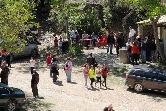 L'ermita, plena de gom a gom durant l'Aplec de Sant Miquel
