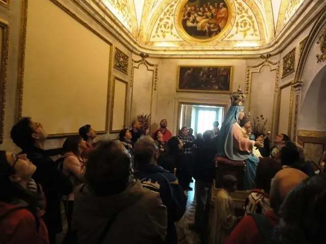 Visita a l'interior dels temples