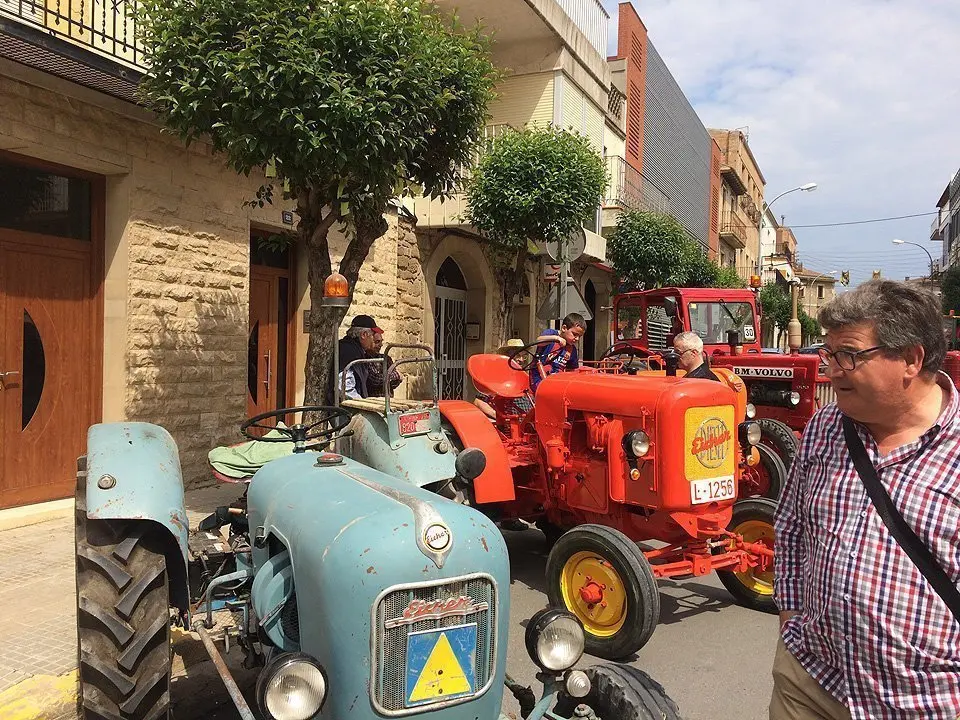 Mostra de tractors clàssics i històrics en la Fira de la Camamilla de Linyola (2)