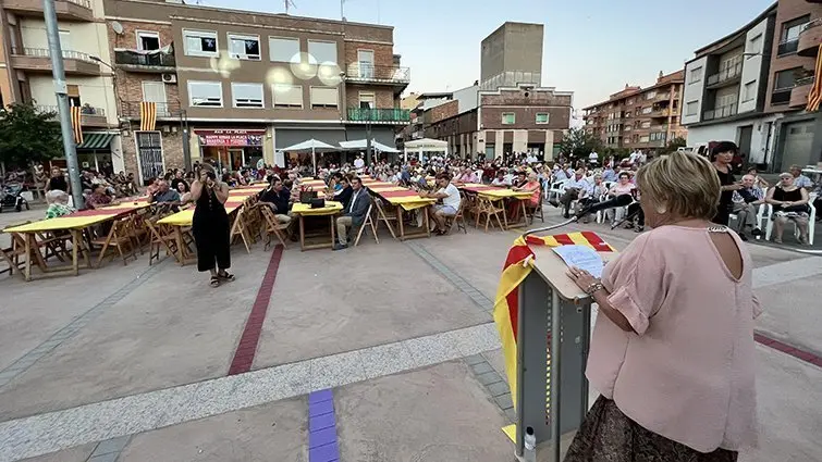 Almenar inaugura la plaça 11 de Setembre 1