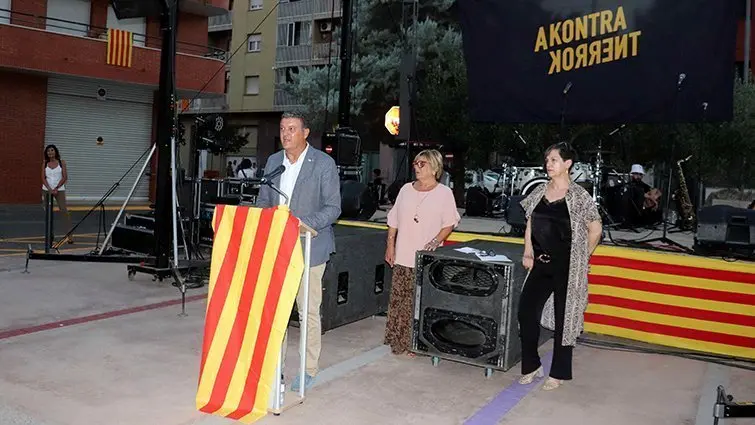 Almenar inaugura la plaça 11 de Setembre 2