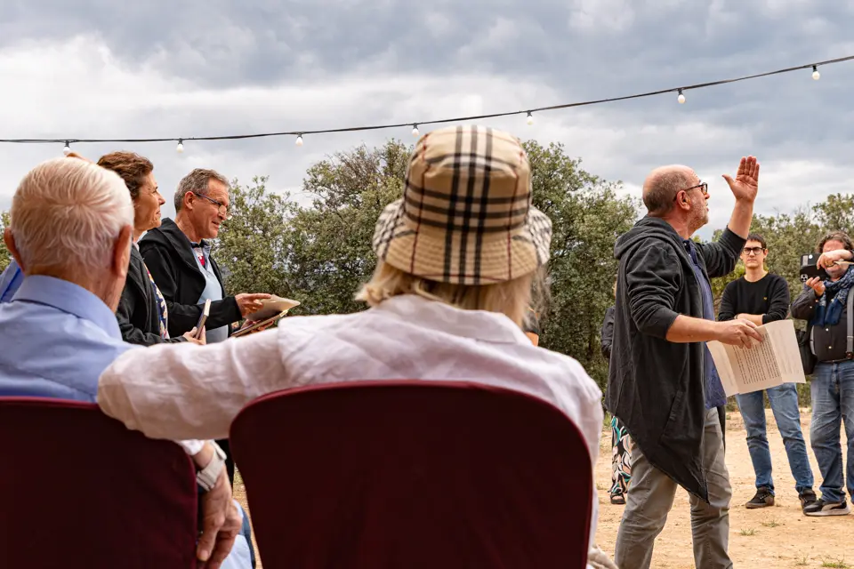 En 'Llanga', obra de Josep Vallverdú, protagonitza la 12a Vinya dels Artistes del Celler Mas Blanch i Jové - Foto: Jordi Vinuesa