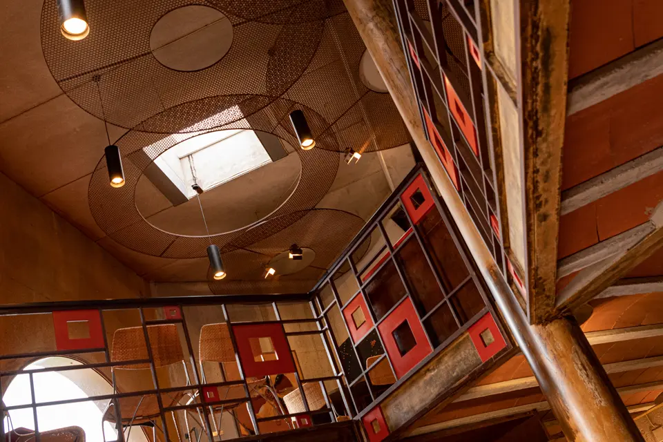 En 'Llanga', obra de Josep Vallverdú, protagonitza la 12a Vinya dels Artistes del Celler Mas Blanch i Jové - Foto: Jordi Vinuesa