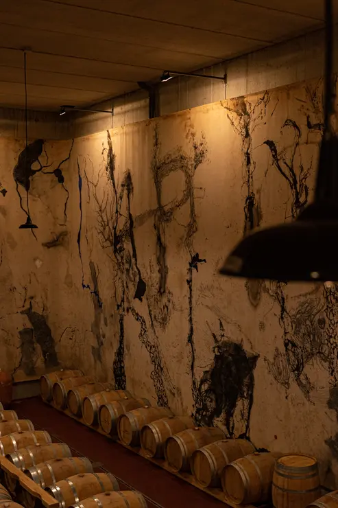 En 'Llanga', obra de Josep Vallverdú, protagonitza la 12a Vinya dels Artistes del Celler Mas Blanch i Jové - Foto: Jordi Vinuesa