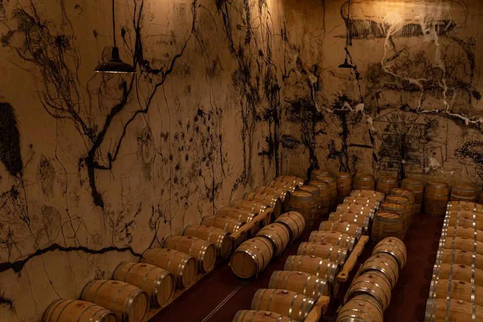 En 'Llanga', obra de Josep Vallverdú, protagonitza la 12a Vinya dels Artistes del Celler Mas Blanch i Jové - Foto: Jordi Vinuesa