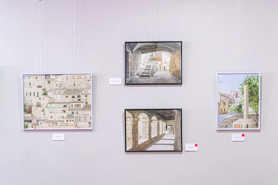 El pintor Juan Clemente Quintero inaugura la seva exposició 'Guimerà etern' al museu de Guimerà durant la celebració del 28è Mercat Medieval de Guimerà - Foto: Jordi Vinuesa