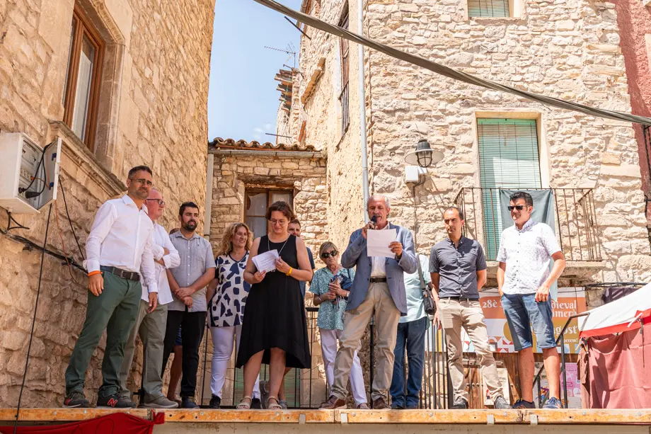 Parlament de l'alcalde de Guimerà, Salvador Balcells amb la presència de Leticia Corti Barbera, en representació de la Delegació Territorial del Govern de la Generalitat a Lleida durant la inauguració oficial del 28è Mercat Medieval de Guimerà - Foto: Jordi Vinuesa