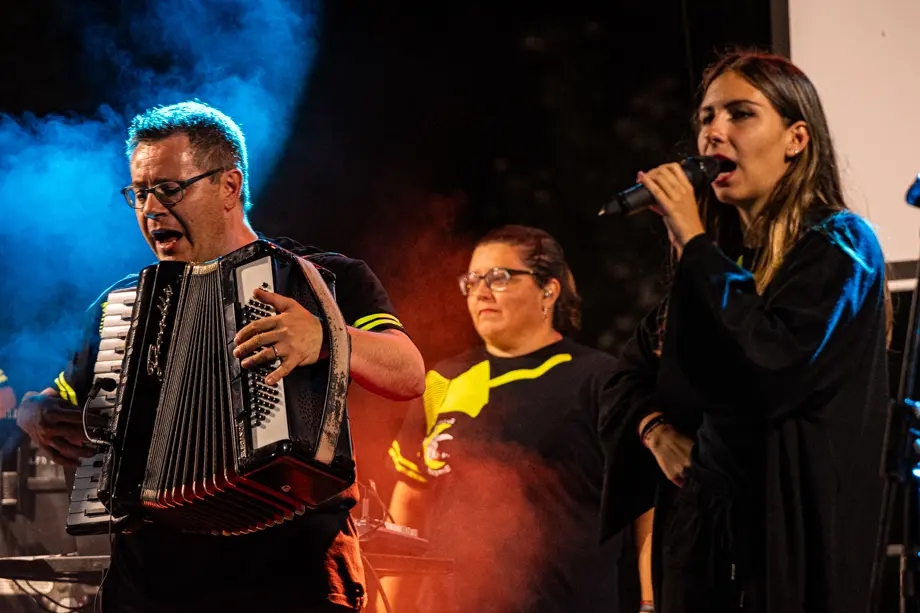 Actuació del grup la Bruixa Express per tancar la celebració del 28è Mercat Medieval de Guimerà - Foto: Jordi Vinuesa
