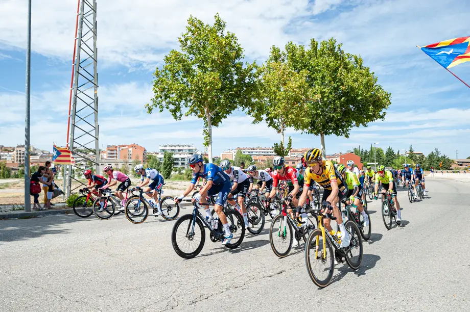 La quarta etapa de La Vuelta al seu pas per Tàrrega - Foto: Jordi Vinuesa