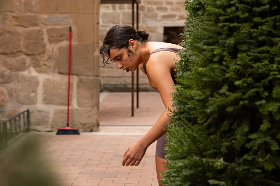 La ballarina, coreògrafa i docent Andrea El Ameri presenta 'Doma' durant el Festival Internacional de Microdansa Itinerant '15m2' celebrat a Guissona - Foto: Jordi Vinuesa