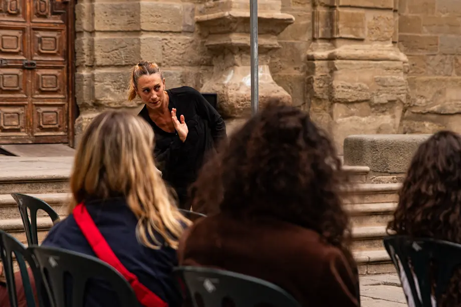 La coreògrafa, ballarina i pedagoga Laia Santanach presenta 'Ballant Ballàvem' durant el Festival Internacional de Microdansa Itinerant '15m2' celebrat a Guissona - Foto: Jordi Vinuesa