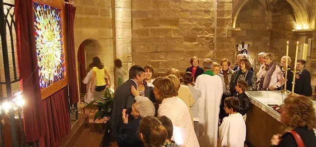 El veïns van poder visitar l&#39;obra instal·lada a la sagristia del temple.