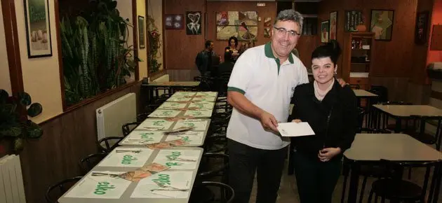 Jordi Vidal lliura el premi a Nerea Brufau de Torregrossa.