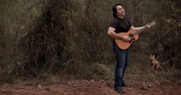 El cantautor Albert Palomar inaugura la temporada musical de El Gat Negre.