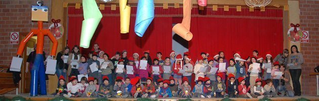 Els alumnes i professors de l&#39;escola El Timó van interpretar una nadala.