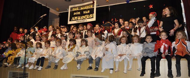 El joves actors que van participar en la representació del pessebre vivent.